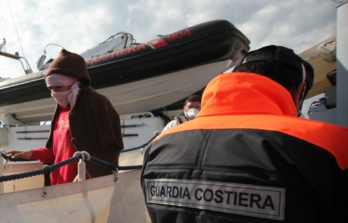 Cотни людей пропали без вести в результате крушения судна у берегов Ливии - ảnh 1